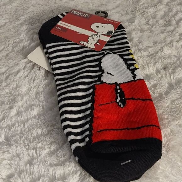 Peanuts Snoopy & Woodstock Women's No Shows Socks - Picture 1 of 5